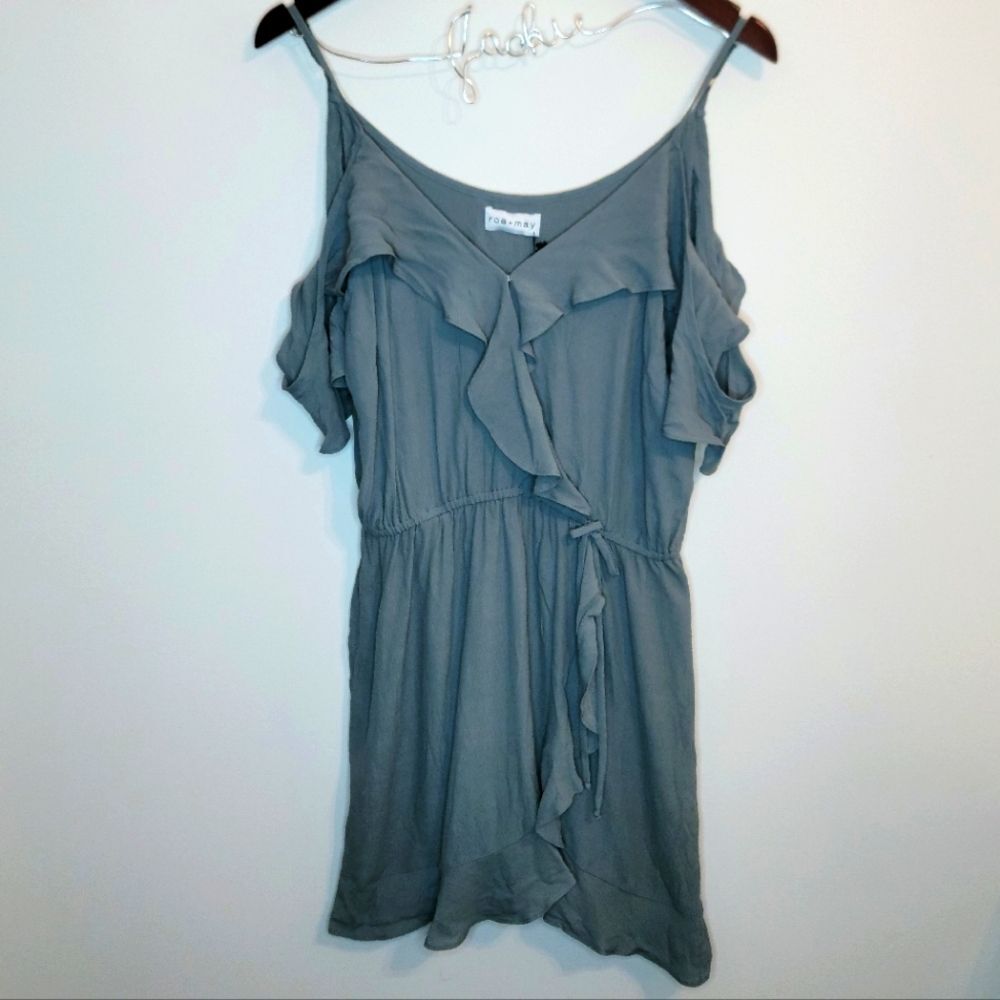 Roe + May Gray Ruffle Hanging Cold Shoulder Sleeve Vivi Mini Dress Size Large